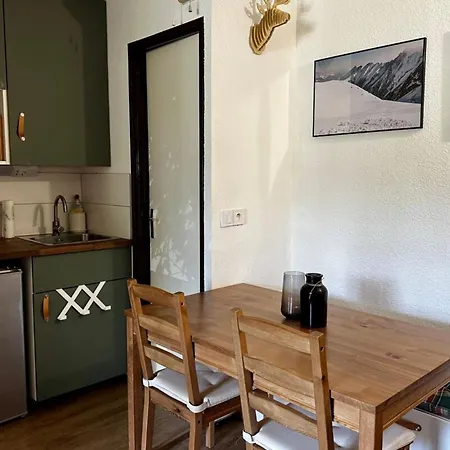 The Edelweiss- Renovated For 4 People! Chamrousse